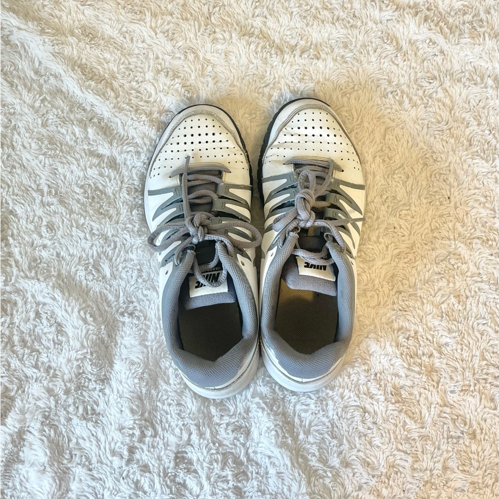 Tennis Court Shoes 🎾